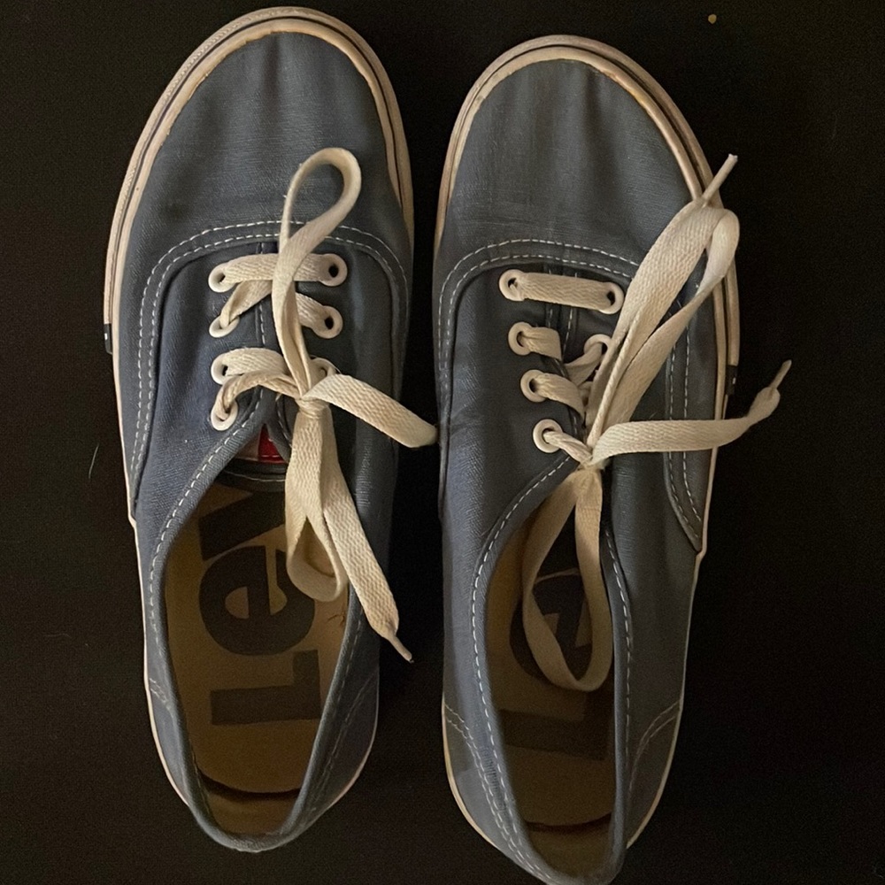 Levi’s light blue tennis shoes